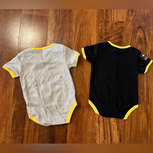 Set of 2 US Army Baby Onesies Size 9-12m - Picture 2 of 4